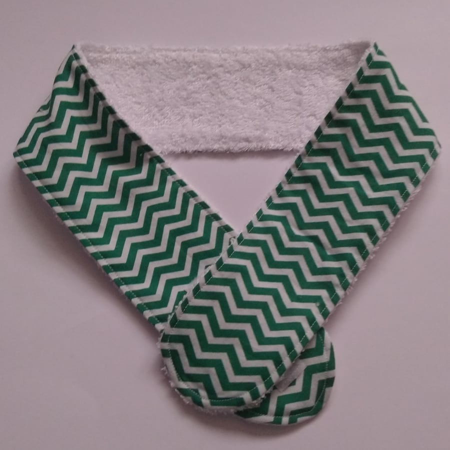 Bamboo Beauty Spa Headband with Green and White zigzag design 