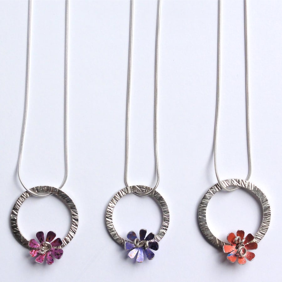 Silver spring flowers necklace - red