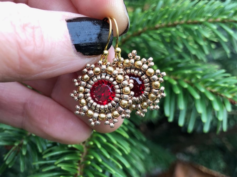 Sparkly Red & Gold Christmas Star Earrings. Seed Bead Weave Earrings. 