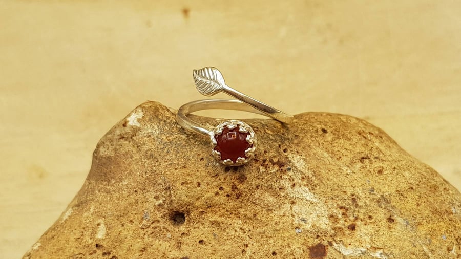 Carnelian leaf ring. 925 sterling silver rings for women. July birthstone