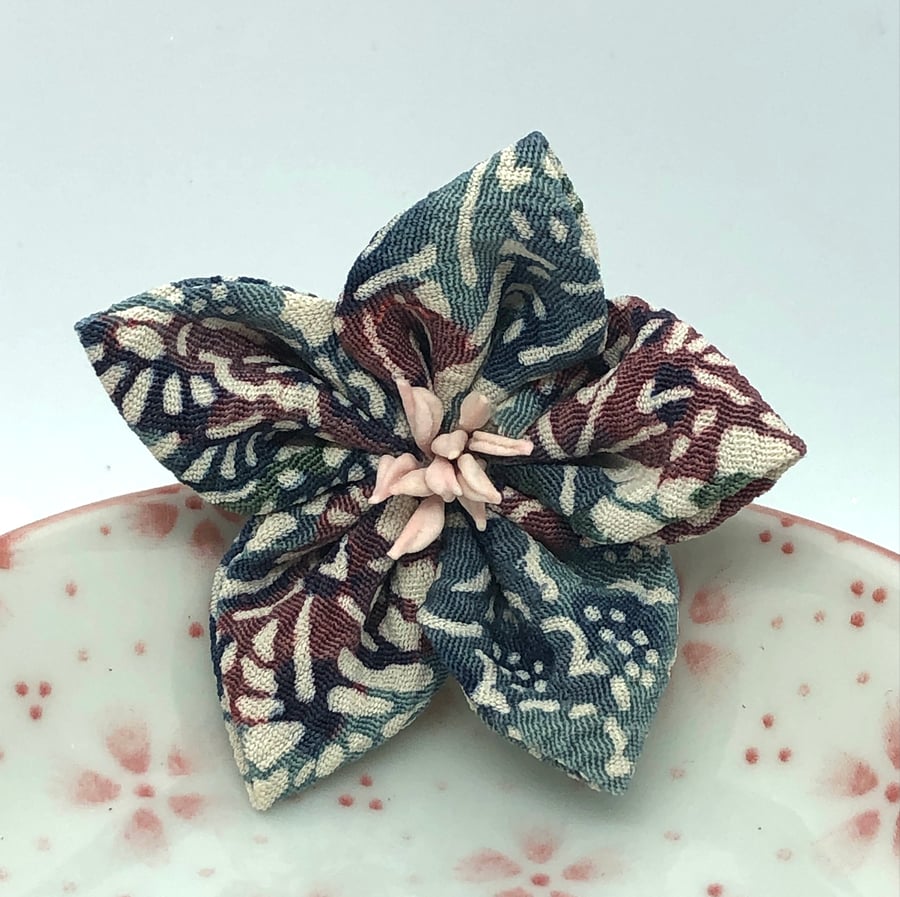 Kikyo Kanzashi Brooch- Blue and burgundy