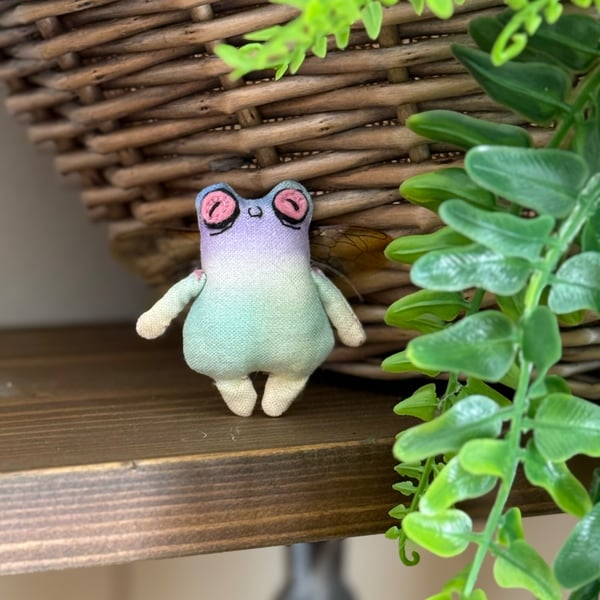 Rainbow Froggyfly Yellow Legs