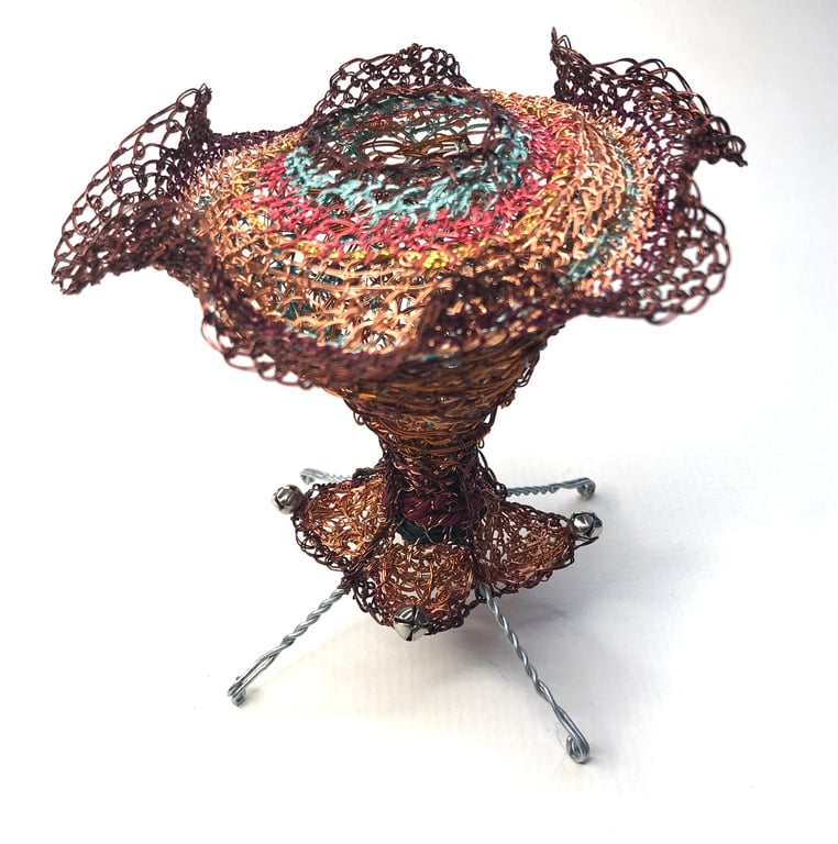 Frilled Tottie pot with bells on