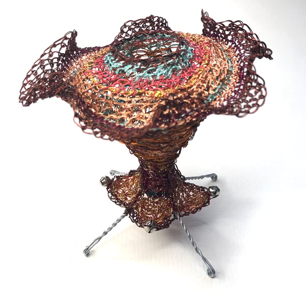 Frilled Tottie pot with bells on