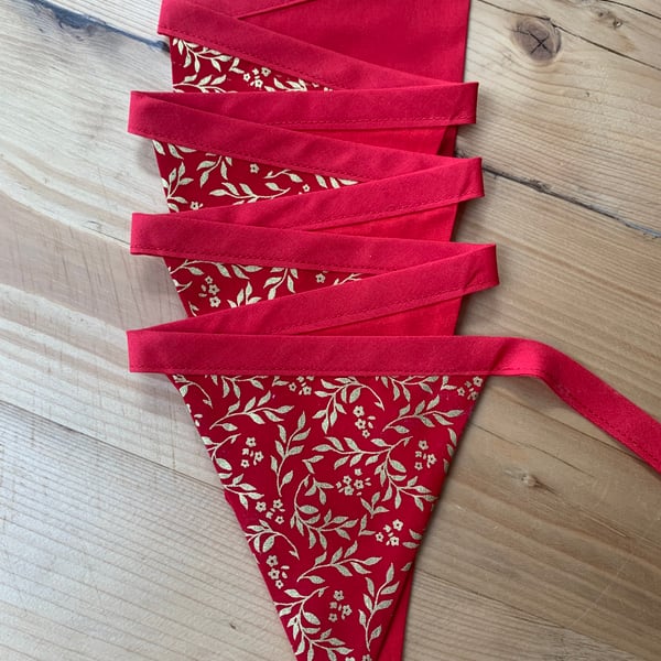 Christmas Fabric 8 Flag Bunting in Red and Gold Design