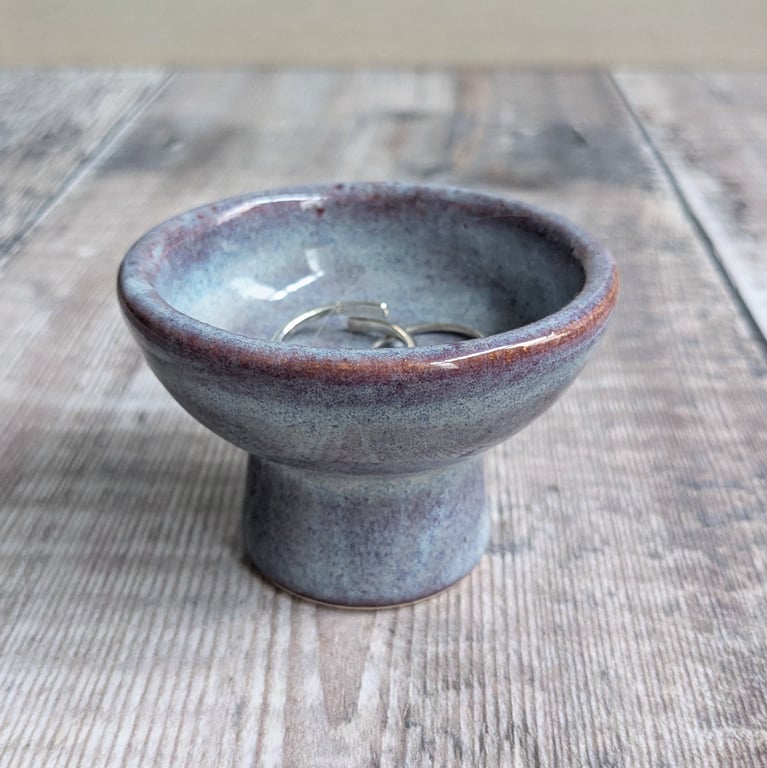 Perfectly imperfect Small raised ring dish, light purple