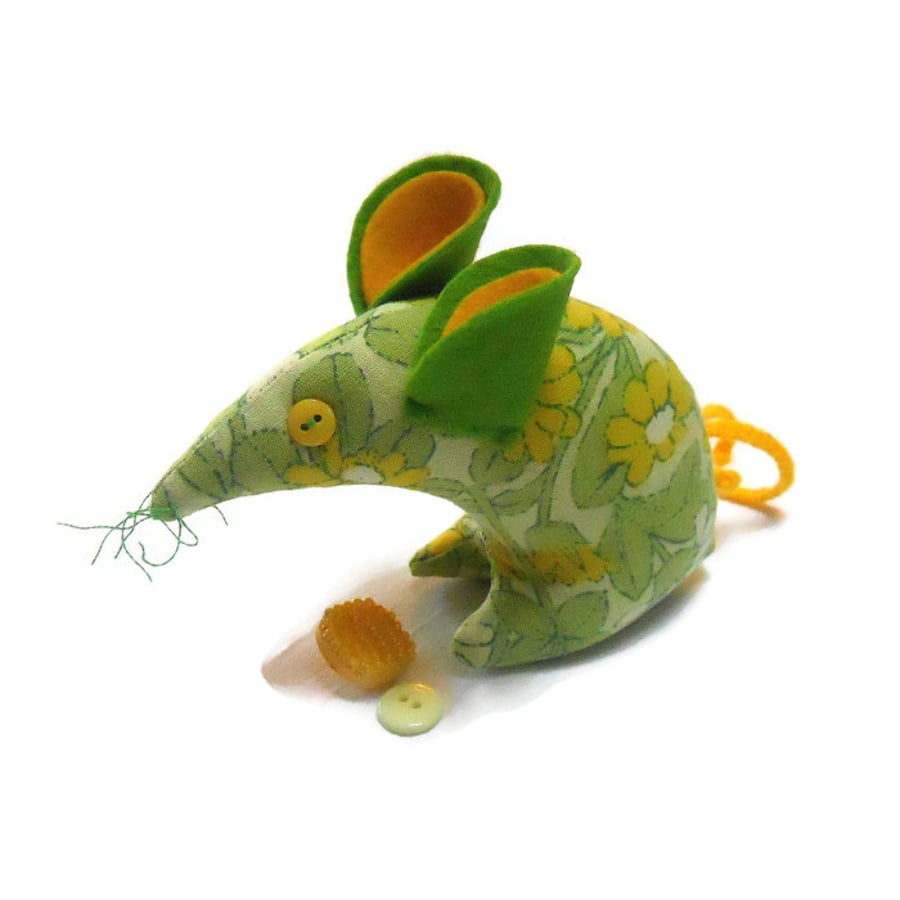 Limez a Zesty Retro Mouse in Daisy Chain Vintage Fabric