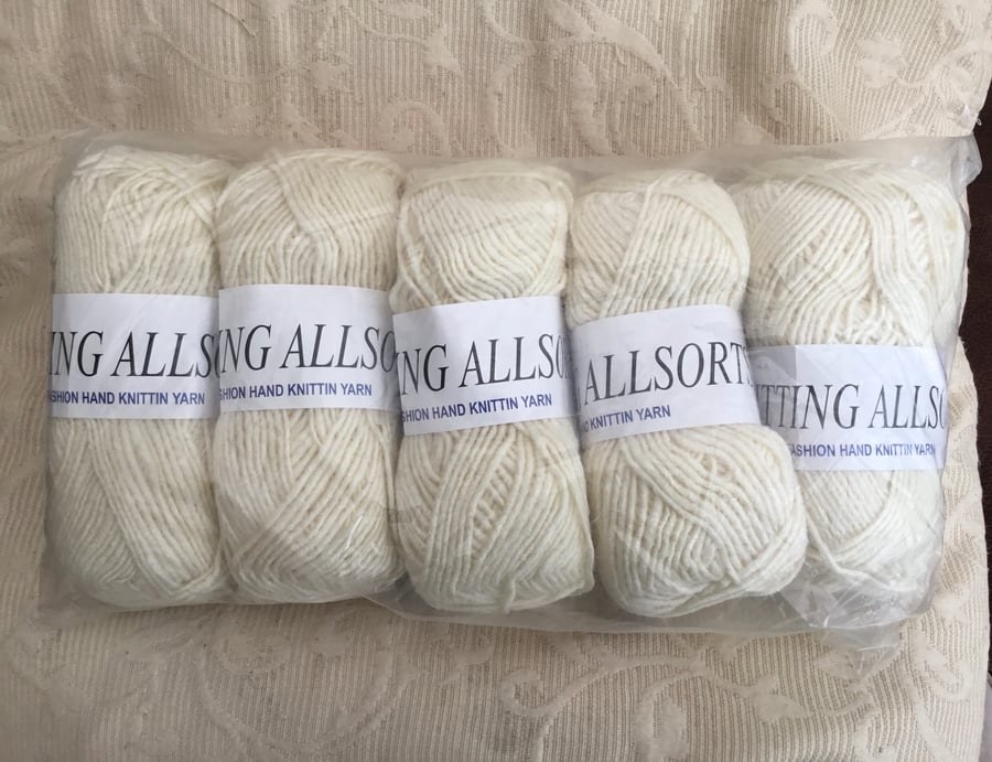 500g Knitting Allsorts Yarn Bundle in Cream.