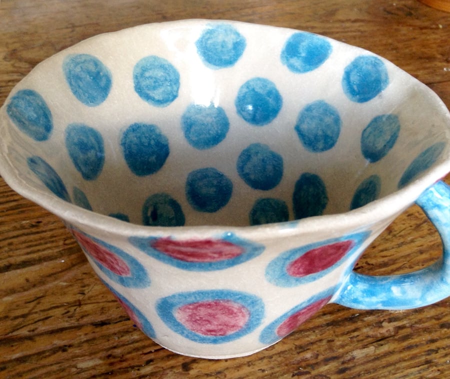 Mug in stoneware clay