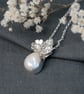 Pearl and flower necklace, bridal jewellery - Image 4