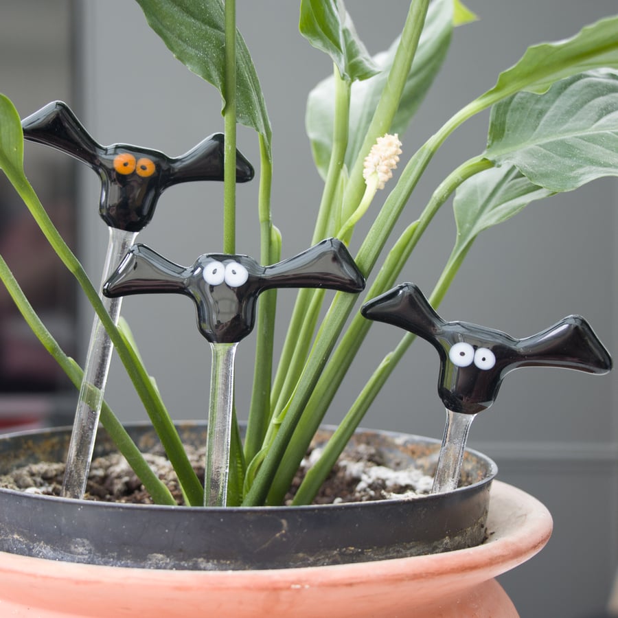 Small Pot Halloween Bat in Fused Glass - 6134