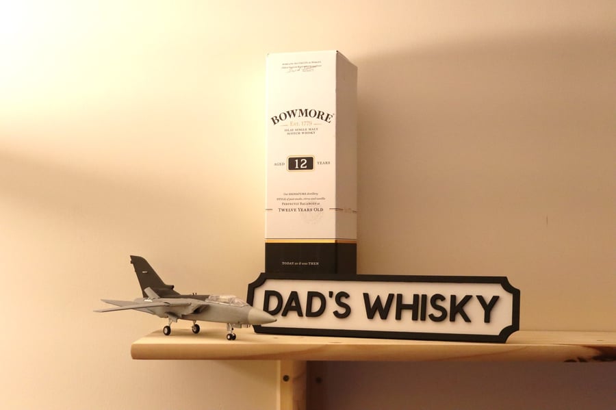 Dad's Whisky Sign - Freestanding Decor for Bar or Drinks Cabinet - Gifts for Him