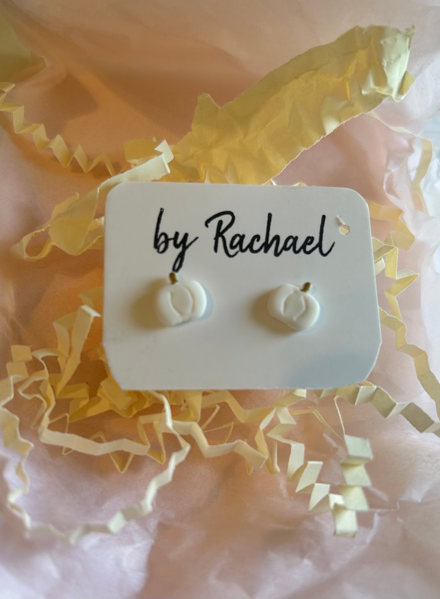 White pumpkin studs