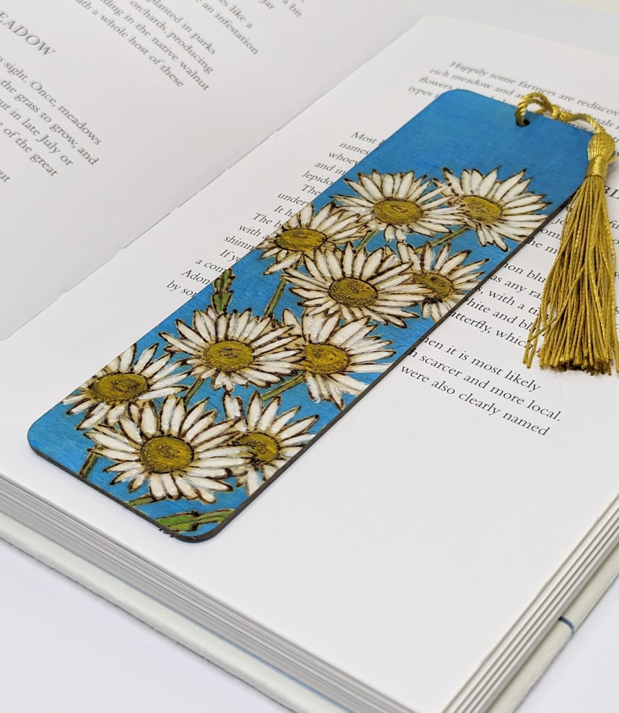 Daisies wooden bookmark, pyrography, floral gift for her