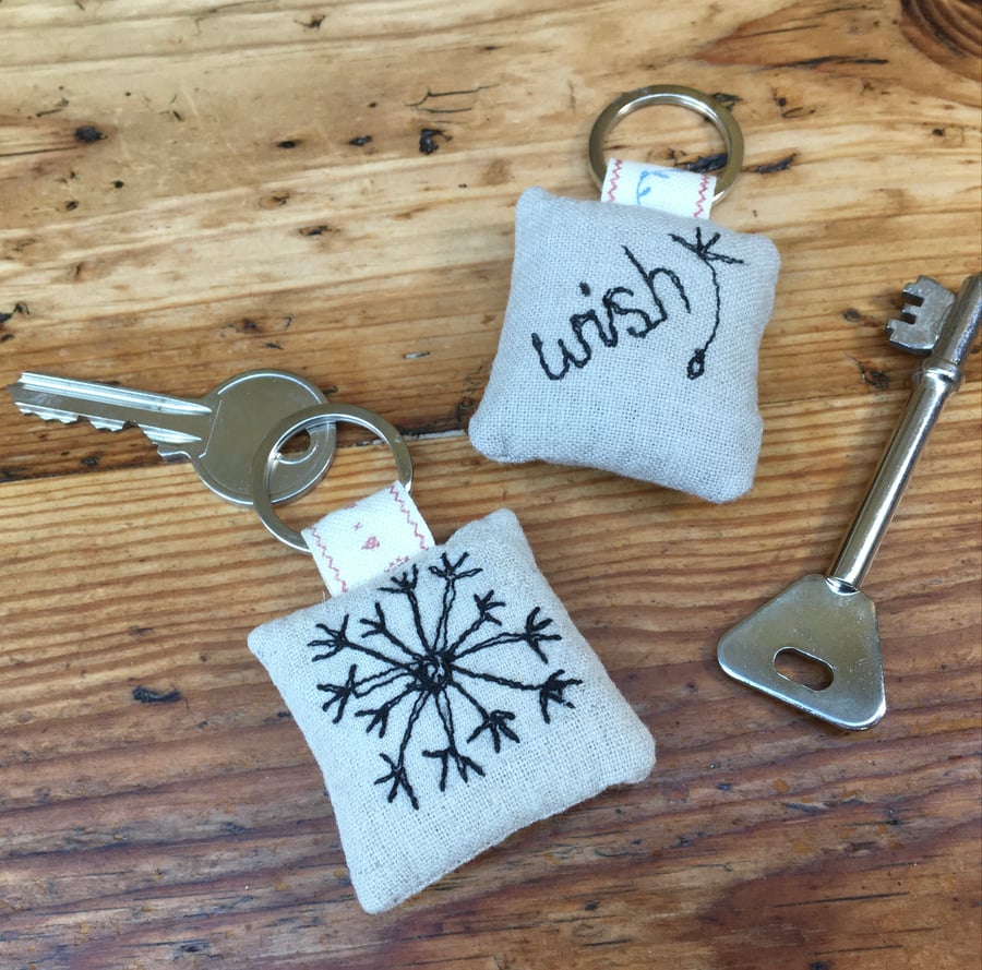 Key ring - Dandelion Wish Seeds Keyring - embroidered linen & lavender