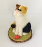 Cute Needle Felted Cat, Ornament on Wooden Base, Desk Buddy - Image 5