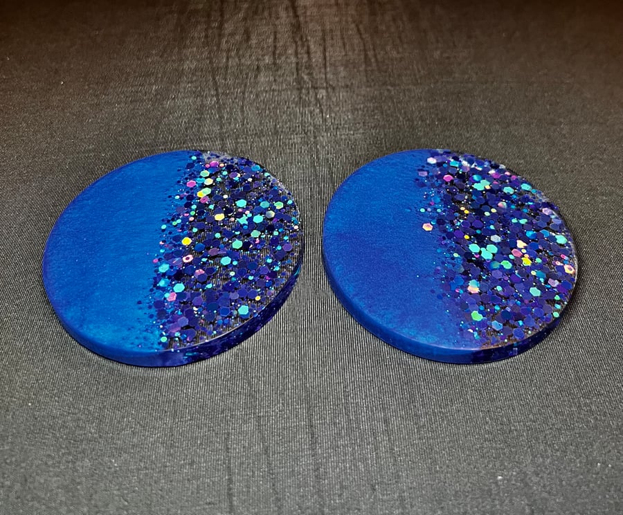 Set of 2 dark blue and glitter resin coasters