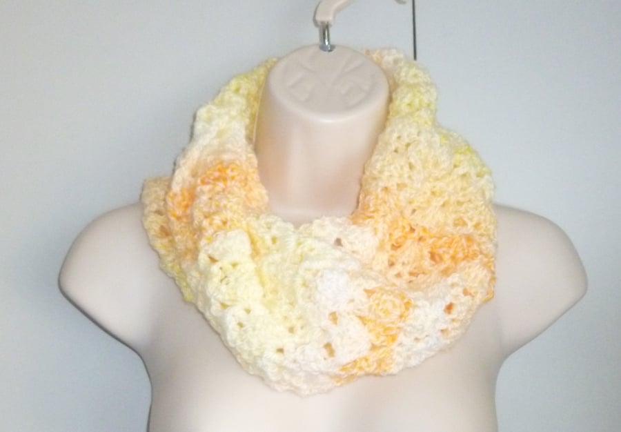 crochet lacy infinity scarf ( ref FA 474 J6 )