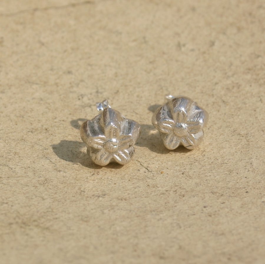 Fine silver flower stud earrings