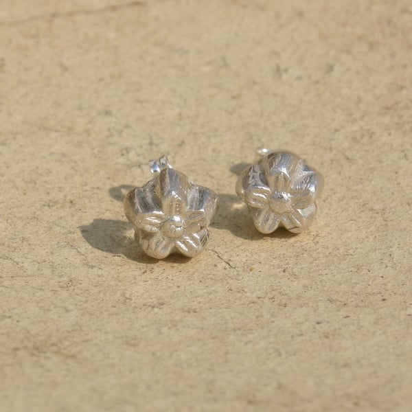 Fine silver flower stud earrings
