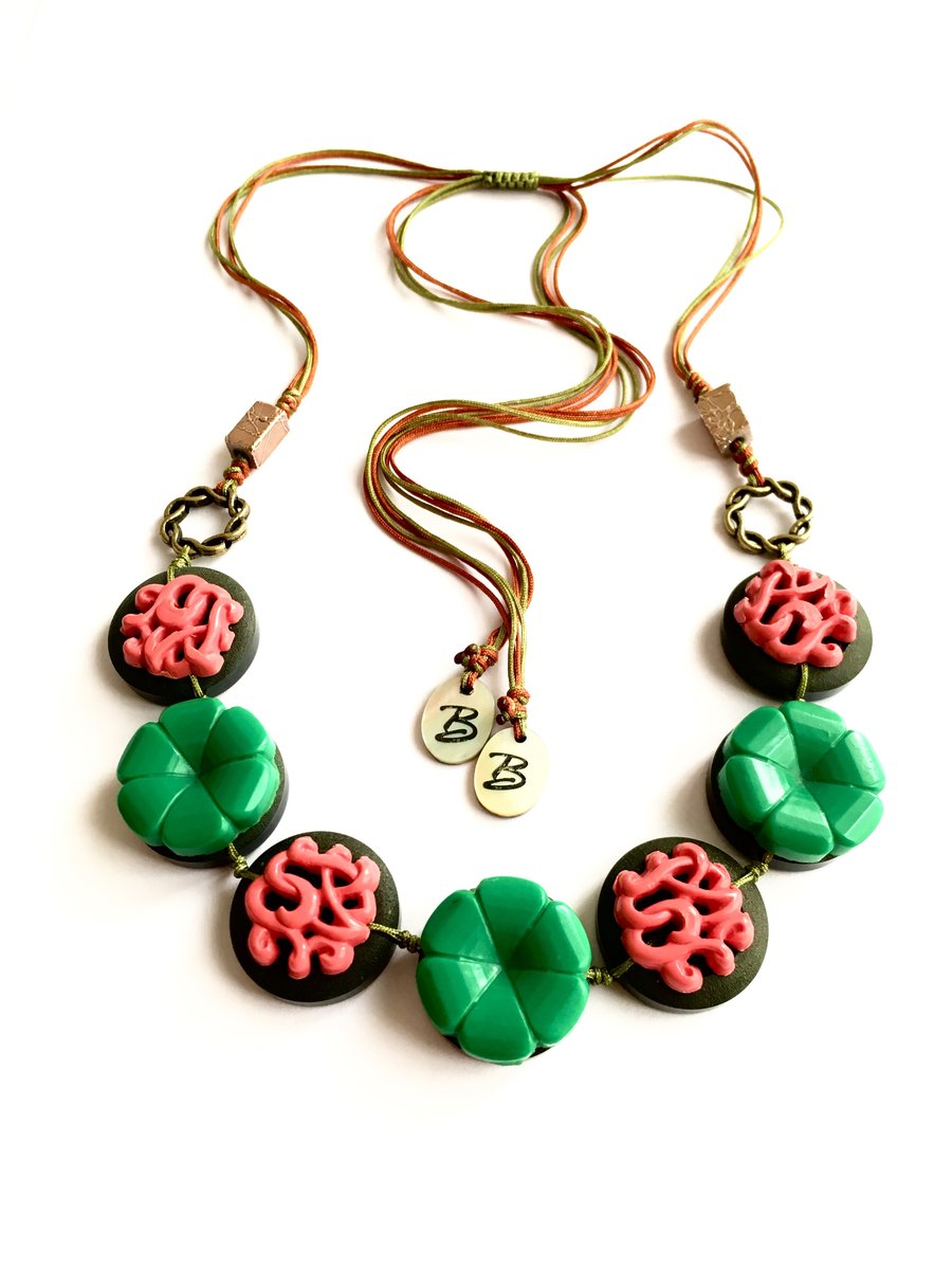 WAS 17.00 ,NOW 15.00 Coral pink and Green - VINTAGE BUTTONS Adjustable Necklace