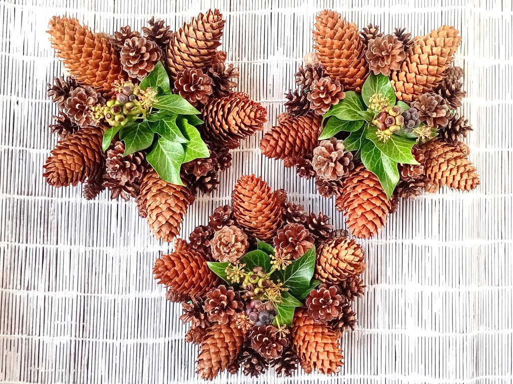 Christmas Festive Table centrepiece, mantle decoration, 3 small roundel wreaths