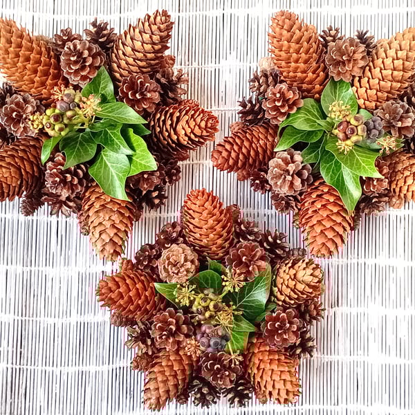Christmas Festive Table centrepiece, mantle decoration, 3 small roundel wreaths