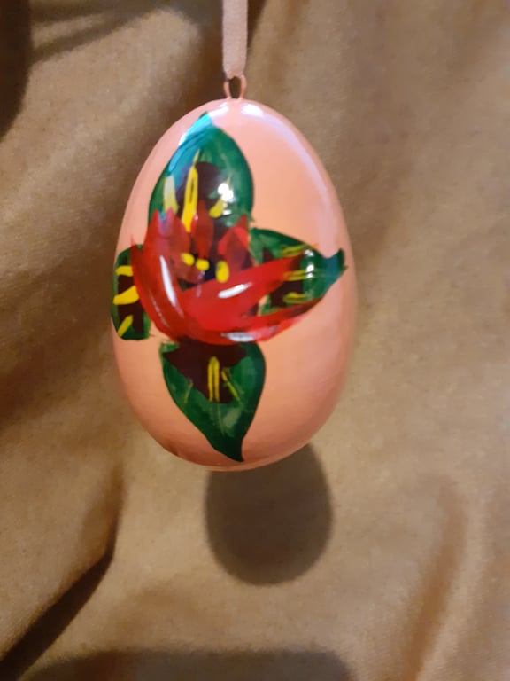 Ceramic egg shaped bauble with canal art style roses
