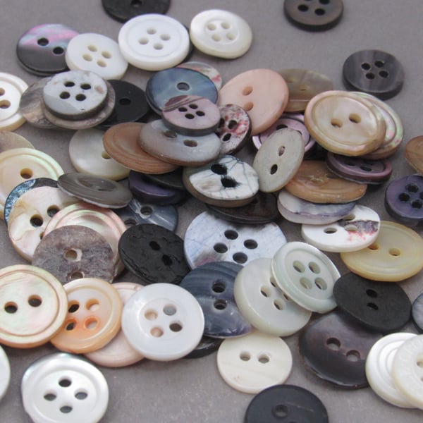100 Small Mixed Shell or Shell-type Buttons
