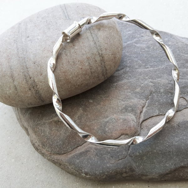 Sterling Silver Twist Bangle with Mobile Spinner 