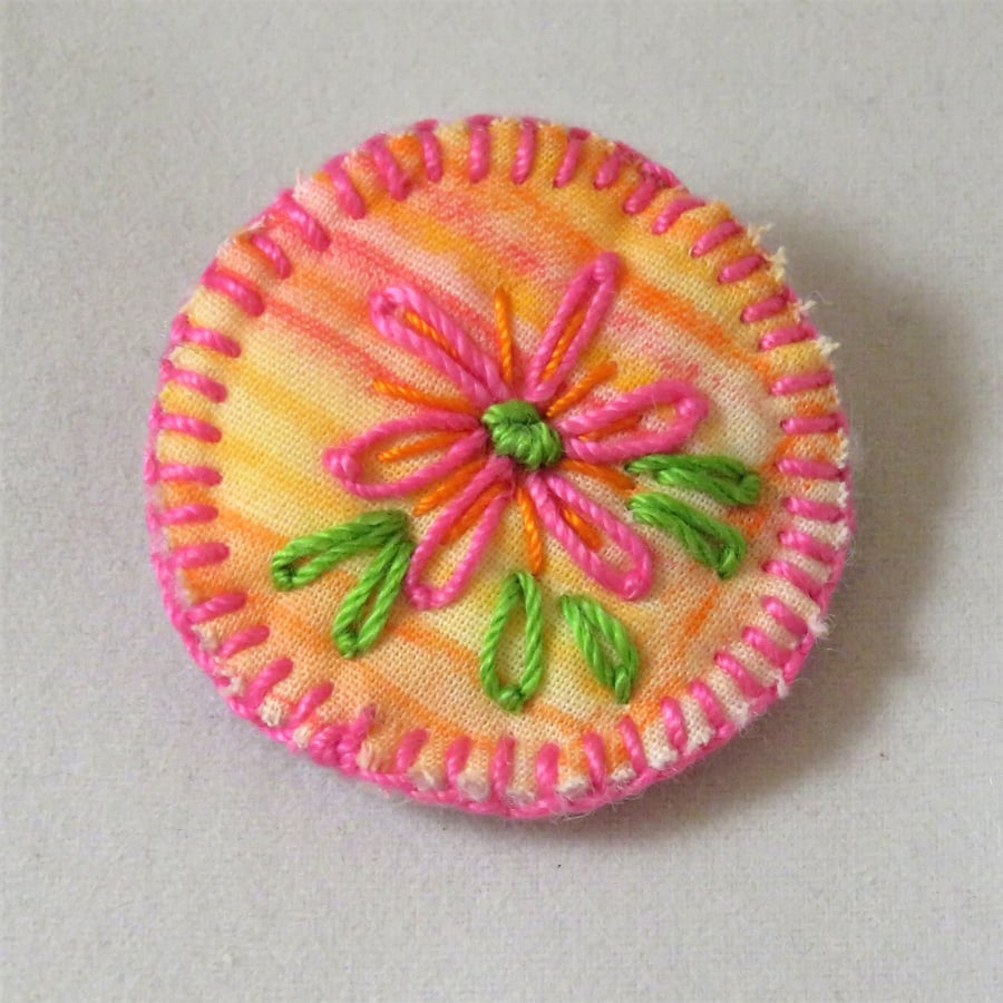 Simple Flower Badge Style brooch hand stitched ... - Folksy