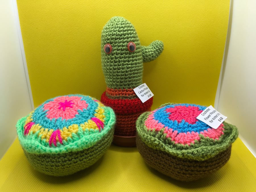 More Pincushions! This time Crocheted ones, especially for Yarn Pins and Needles