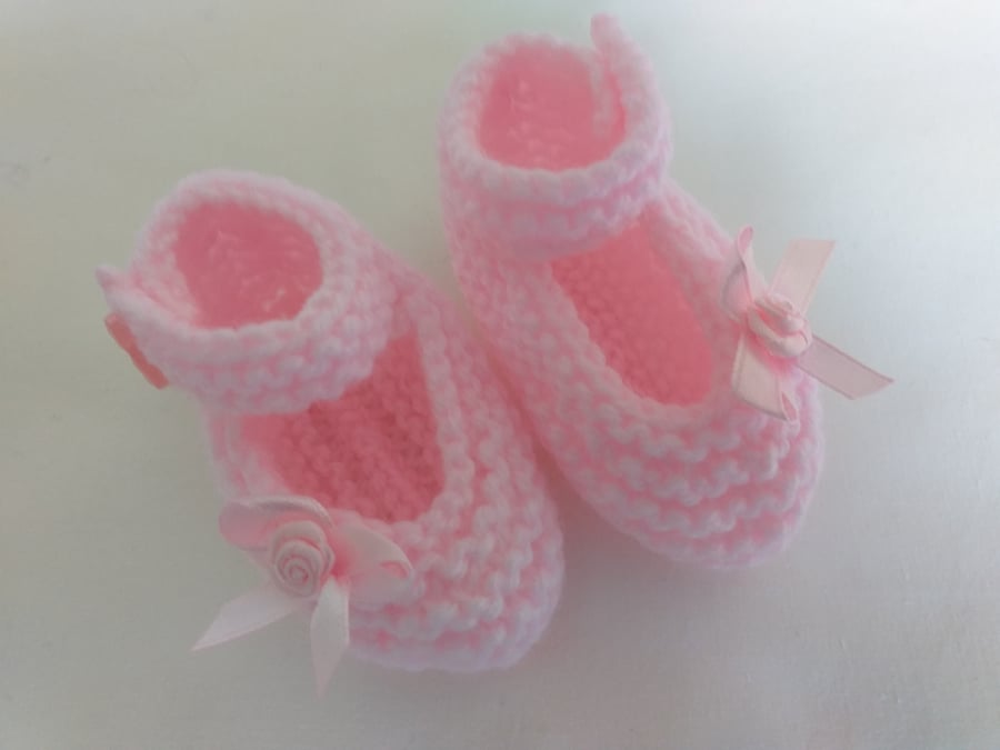 Hand knitted Baby Shoes and mittens 0 - 3 months