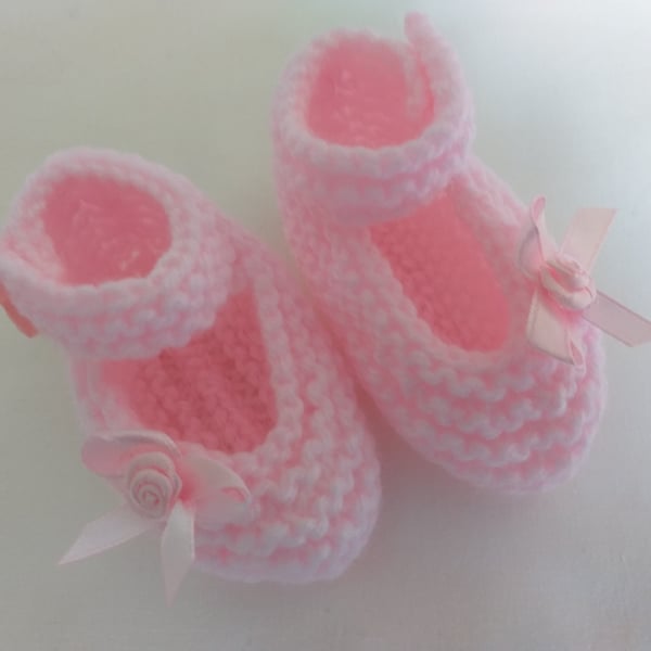 Hand knitted Baby Shoes 0 - 3 months