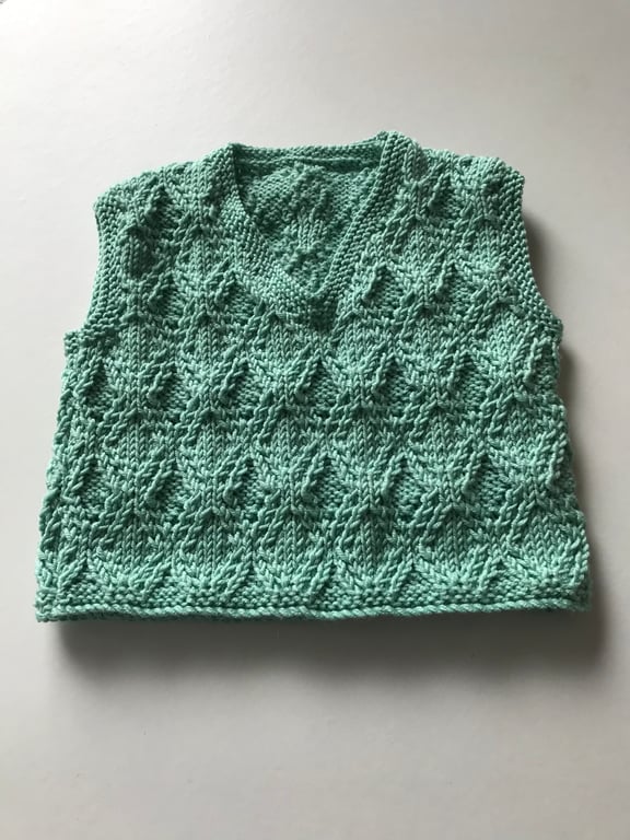 Tank top with a diamond cable pattern