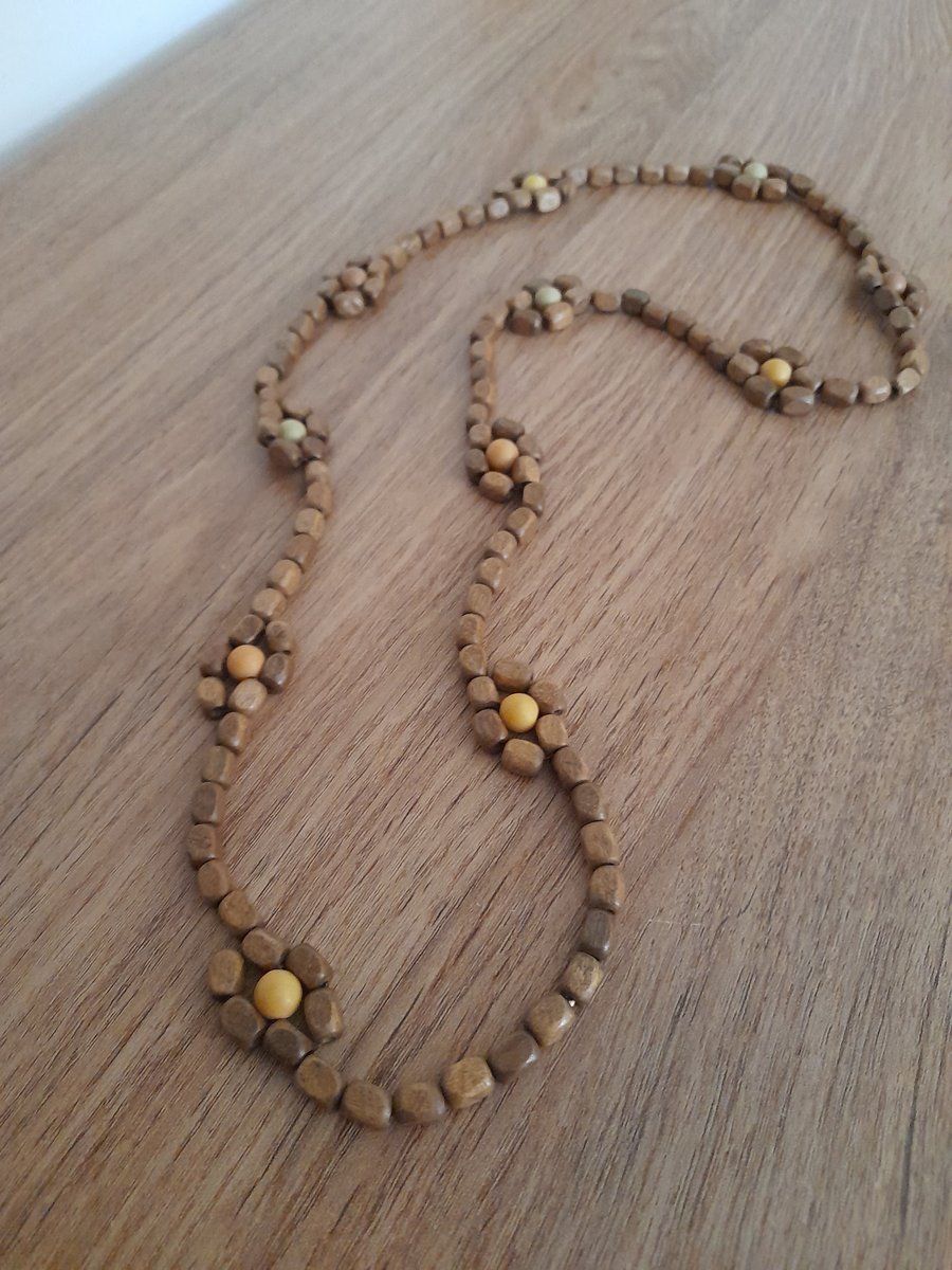 SHADES OF BROWN WOODEN FLOWER BEAD NECKLACE.