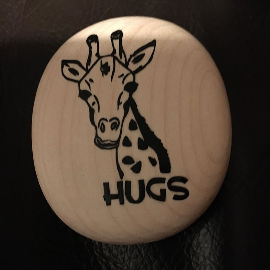Portable Hug Pebble - Wooden - Small Size - Giraffe - Hugs