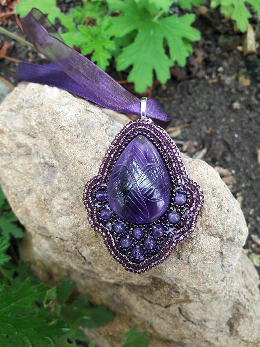 Carved Amethyst Choker Necklace