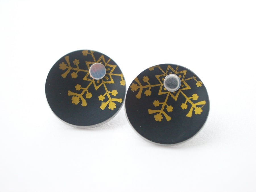 Christmas snowflake winter stud earrings in black