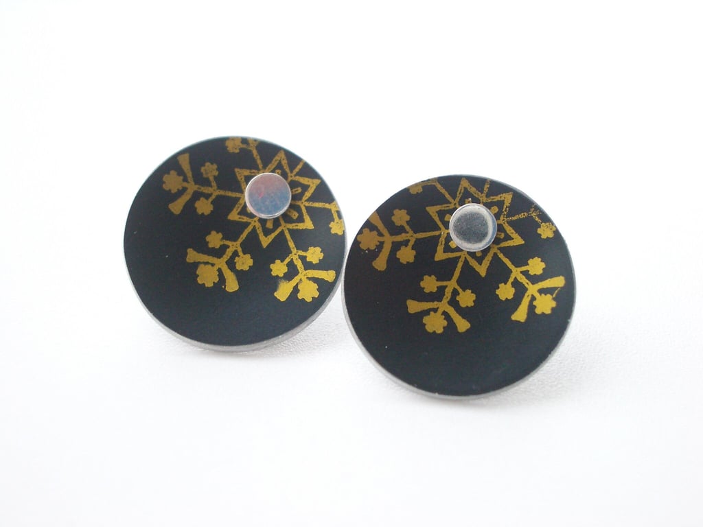 Christmas snowflake winter stud earrings in black