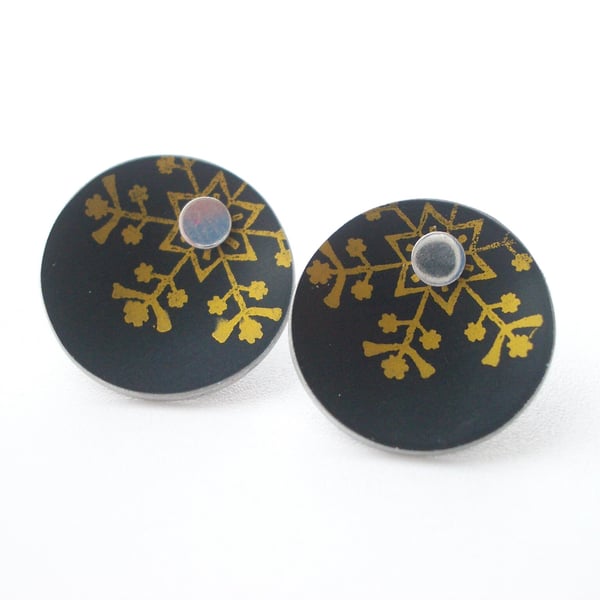 Christmas snowflake winter stud earrings in black