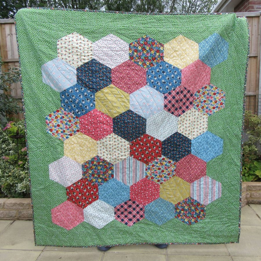 Big Hexagons Patchwork Quilt