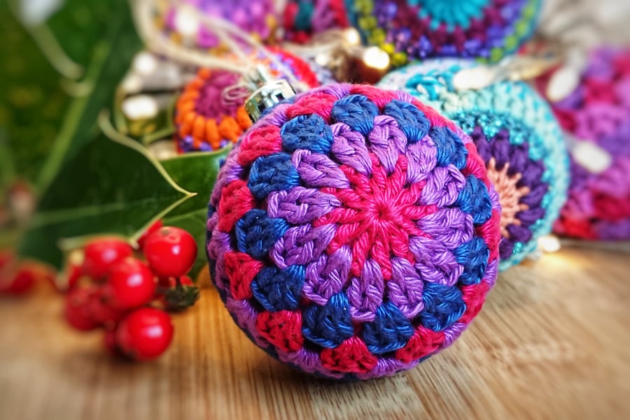 Crochet Christmas Bauble, Christmas Tree Decoration, Hanging Decoration