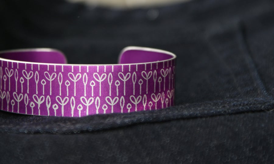 Spring buds pattern aluminium cuff bracelet pink