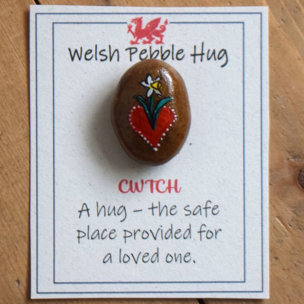 A tiny Welsh pocket cwtch - Heart & daffodil on a smooth pebble