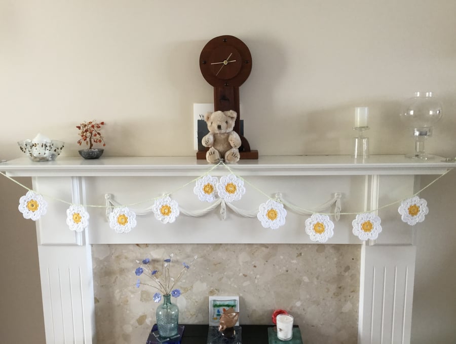 Crochet Daisy Chain Garland