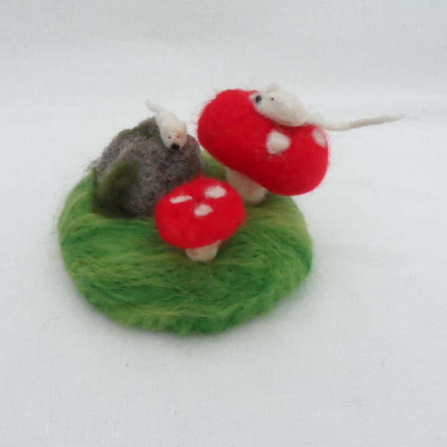 Woodland Scene, felt ornament - mice and toadstool
