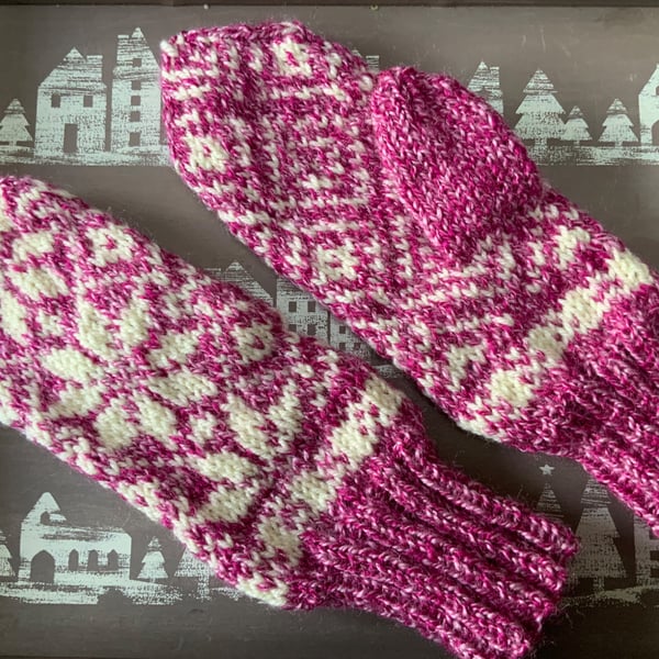 Hand Knitted Ladies Nordic Selbu Design Mittens