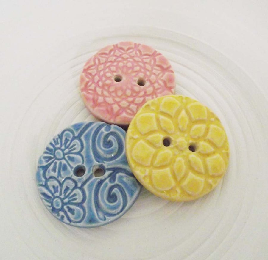 Set of three large ceramic buttons