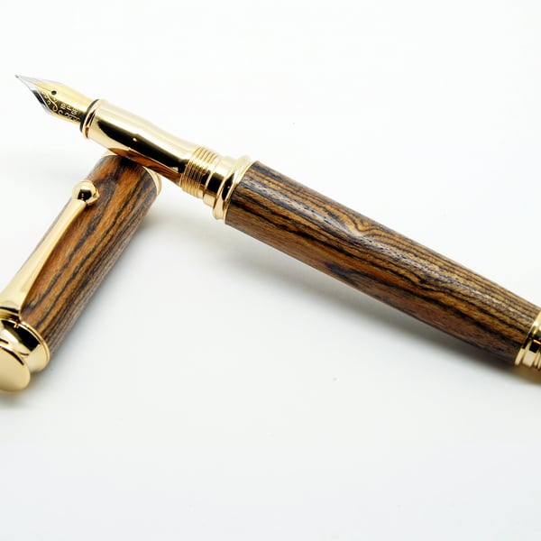 Omega fountain pen in Bocote